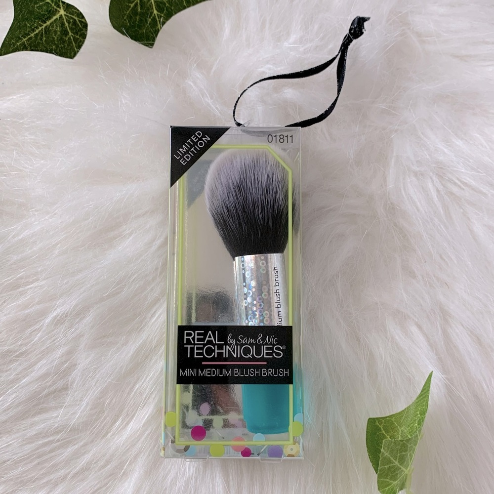 Real Techniques Mini Blush Brush